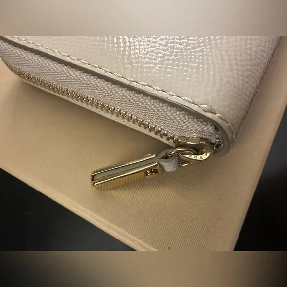 Burberry Cream Nova Embossed Compact Zippy Wallet Full Inclusion - Picture 10 of 12